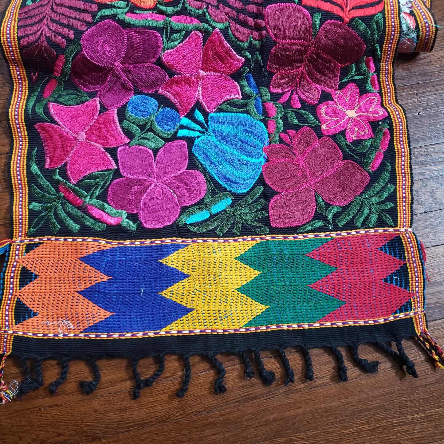 Mexican Floral Embroidered Table Runner Chiapas 90x17